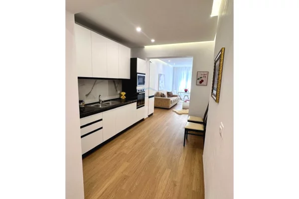 Shtepi me qera Apartament ne Tirane, 2+1, Mobilimi E mobiluar, Pagesa 850  Euro.