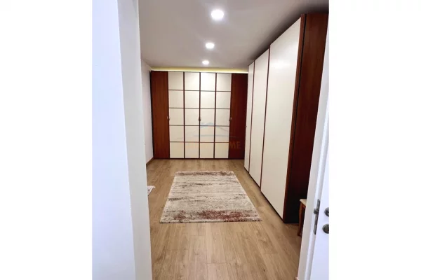 Shtepi me qera Apartament ne Tirane, 2+1, Mobilimi E mobiluar, Pagesa 850  Euro.