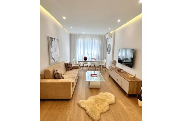 Qira, Apartament 2+1, Gjimnazi Petro Nini Luarasi