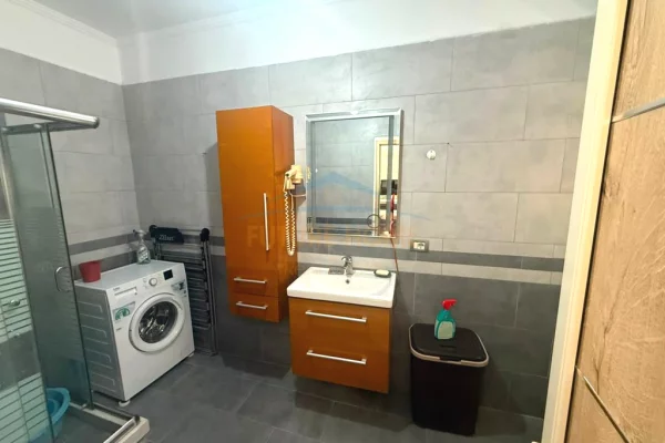 Shtepi me qera Shtepi Private ne Tirane, 2+1, Mobilimi E mobiluar, Pagesa 600  Euro.