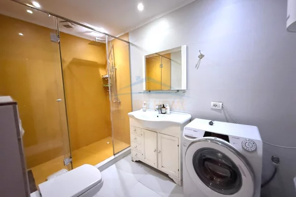 Shtepi me qera Apartament ne Tirane, 3+1, Mobilimi E mobiluar, Pagesa 1,100  Euro.