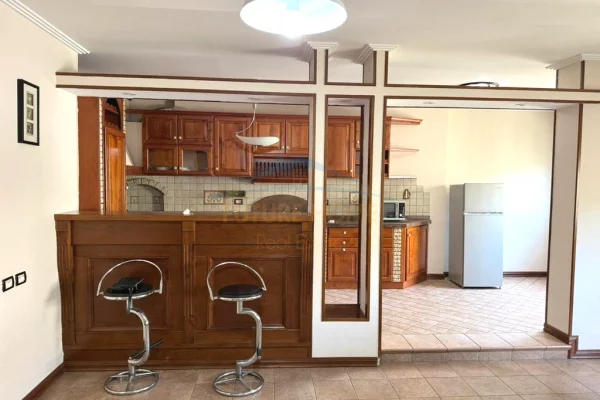Shtepi me qera Apartament ne Tirane, 3+1, Mobilimi E mobiluar, Pagesa 1,100  Euro.