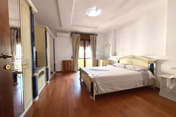 Shtepi me qera Apartament ne Tirane, 3+1, Mobilimi E mobiluar, Pagesa 1,100  Euro.