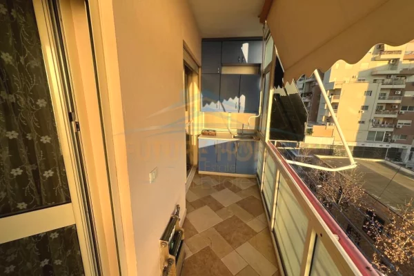 Shtepi me qera Apartament ne Tirane, 2+1, Mobilimi E mobiluar, Pagesa 640  Euro.