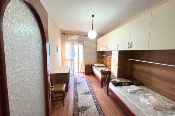 Shtepi me qera Apartament ne Tirane, 2+1, Mobilimi E mobiluar, Pagesa 640  Euro.