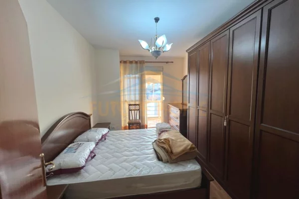 Shtepi me qera Apartament ne Tirane, 2+1, Mobilimi E mobiluar, Pagesa 640  Euro.