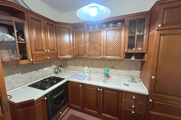 Shtepi me qera Apartament ne Tirane, 2+1, Mobilimi E mobiluar, Pagesa 640  Euro.