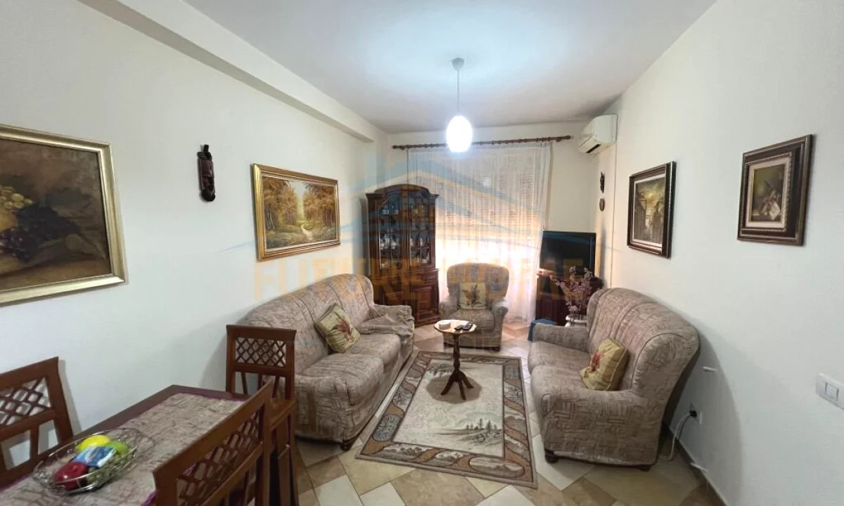 Shtepi me qera Apartament ne Tirane, 2+1, Mobilimi E mobiluar, Pagesa 640  Euro.