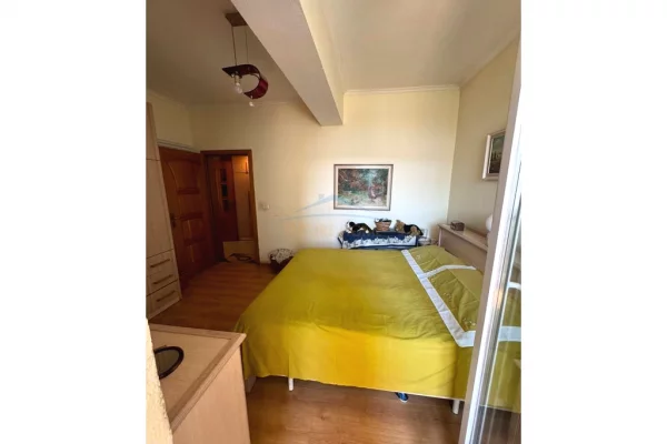 Shtepi ne shitje Apartament ne Tirane, 2+1, Mobilimi E mobiluar, Pagesa 225,000  Euro.