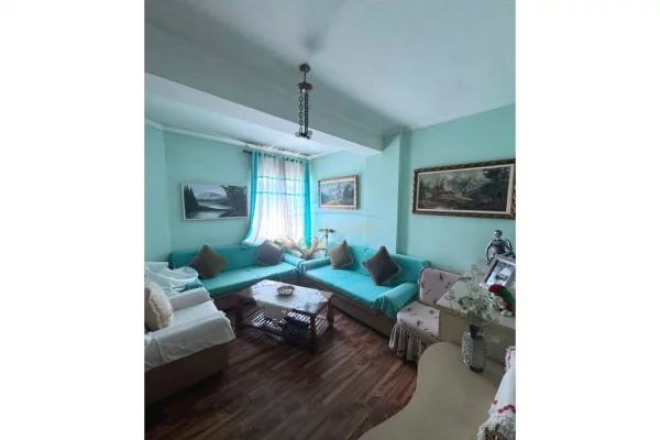 Shtepi ne shitje Apartament ne Tirane, 2+1, Mobilimi E mobiluar, Pagesa 225,000  Euro.
