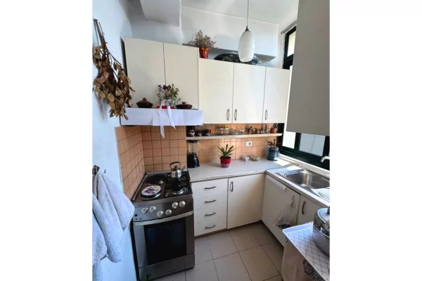 Shtepi ne shitje Apartament ne Tirane, 2+1, Mobilimi E mobiluar, Pagesa 225,000  Euro.