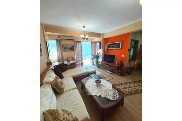 Shtepi ne shitje Apartament ne Tirane, 2+1, Mobilimi E mobiluar, Pagesa 225,000  Euro.