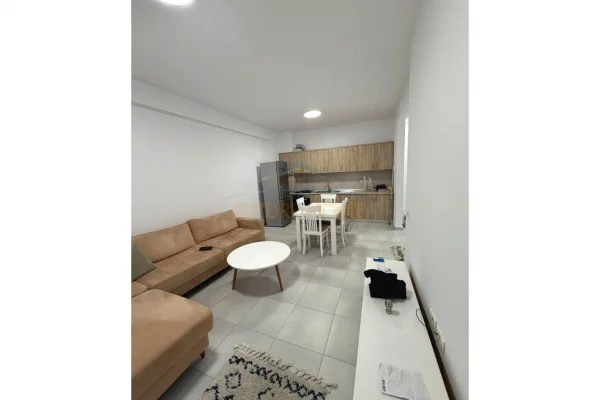 Apartament 2+1 me qera ne Tirane zona Vasil Shanto/Pallati me Shigjeta