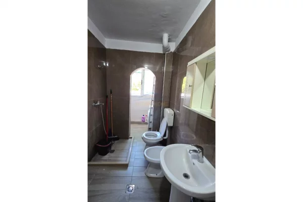 Shtepi me qera Apartament ne Tirane, 1+1, Mobilimi E mobiluar, Pagesa 50,000  Leke.