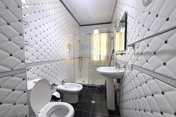 Shtepi me qera Apartament ne Tirane, 2+1, Mobilimi E mobiluar, Pagesa 55,000  Leke.