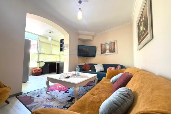 Shtepi me qera Apartament ne Tirane, 1+1, Mobilimi E mobiluar, Pagesa 650  Euro.