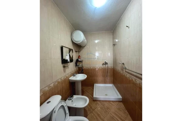 Shtepi me qera Apartament ne Tirane, 2+1, Mobilimi E mobiluar, Pagesa 600  Euro.