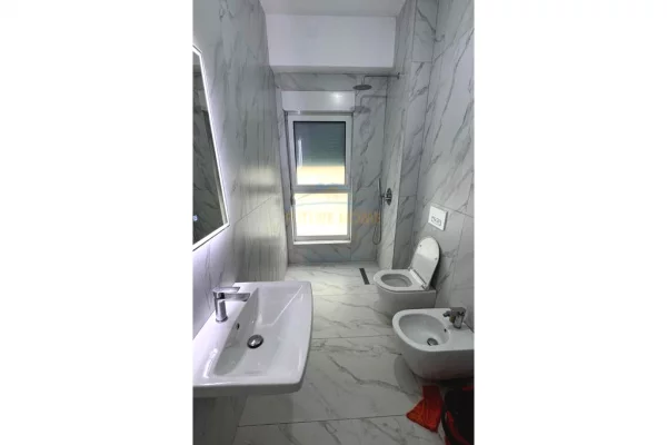 Shtepi me qera Apartament ne Tirane, 1+1, Mobilimi Bosh, pa mobiluar, Pagesa 450  Euro.