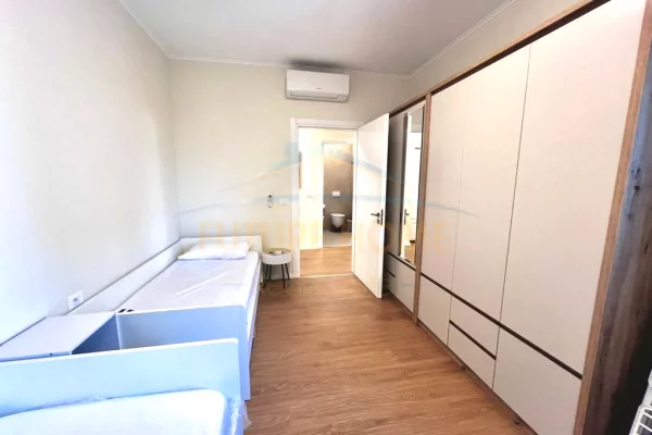 Shtepi me qera Apartament ne Tirane, 2+1, Mobilimi E mobiluar, Pagesa 80,000  Leke.