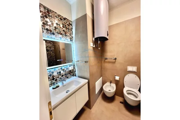 Shtepi me qera Apartament ne Tirane, 2+1, Mobilimi E mobiluar, Pagesa 80,000  Leke.