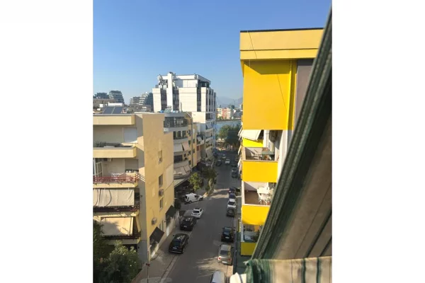 Shtepi ne shitje Apartament ne Tirane, 3+1, Mobilimi E mobiluar, Pagesa 274,000  Euro.