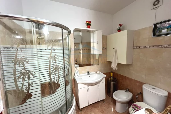 Shtepi ne shitje Apartament ne Sarande, 3+1, Mobilimi E mobiluar, Pagesa 290,000  Euro.