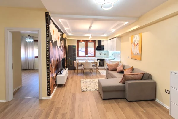 Shtepi me qera Apartament ne Tirane, 2+1, Mobilimi E mobiluar, Pagesa 80,000  Leke.