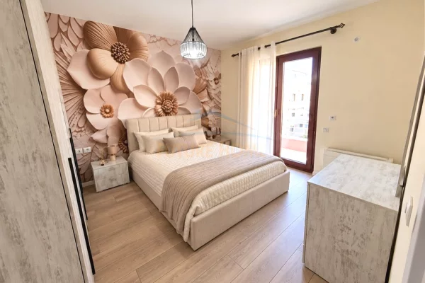 Shtepi me qera Apartament ne Tirane, 2+1, Mobilimi E mobiluar, Pagesa 80,000  Leke.