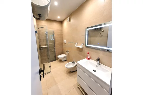 Shtepi me qera Apartament ne Tirane, 2+1, Mobilimi E mobiluar, Pagesa 80,000  Leke.