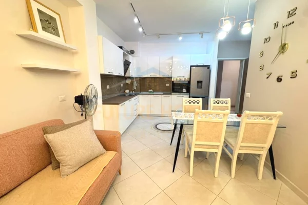 Shtepi me qera Apartament ne Tirane, 1+1, Mobilimi E mobiluar, Pagesa 600  Euro.