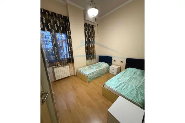 Shtepi me qera Apartament ne Tirane, 2+1, Mobilimi E mobiluar, Pagesa 1,000  Euro.