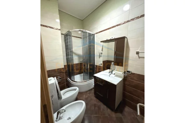 Shtepi me qera Apartament ne Tirane, 2+1, Mobilimi E mobiluar, Pagesa 1,000  Euro.