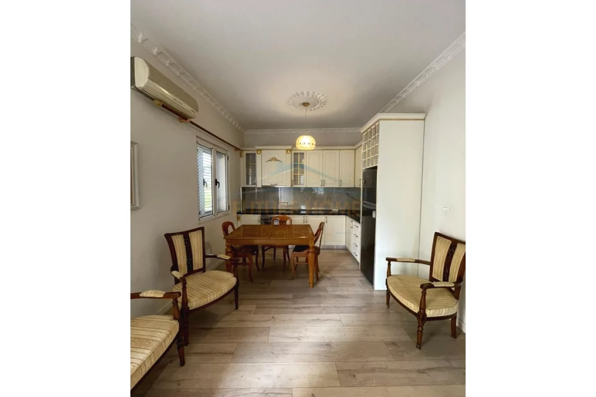 Shtepi me qera Apartament ne Tirane, 2+1, Mobilimi E mobiluar, Pagesa 75,000  Leke.