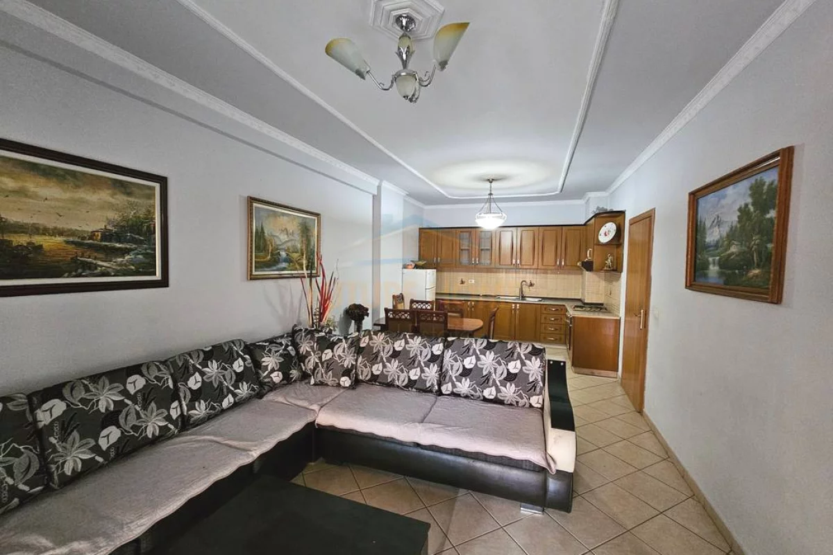 Shtepi me qera Apartament ne Tirane, 2+1, Mobilimi E mobiluar, Pagesa 55,000  Leke.