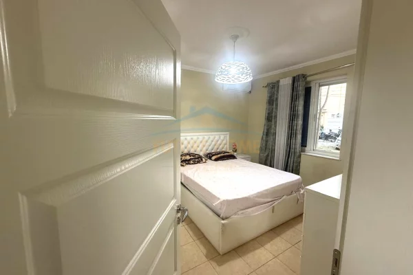 Shtepi me qera Apartament ne Tirane, 2+1, Mobilimi E mobiluar, Pagesa 65,000  Leke.