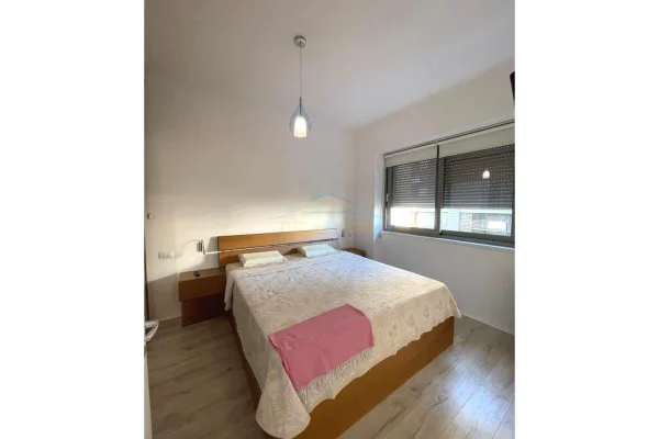 Shtepi me qera Apartament ne Tirane, 1+1, Mobilimi E mobiluar, Pagesa 1,200  Euro.