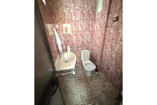 Shtepi me qera Apartament ne Tirane, 4+1, Mobilimi E mobiluar, Pagesa 85,000  Leke.