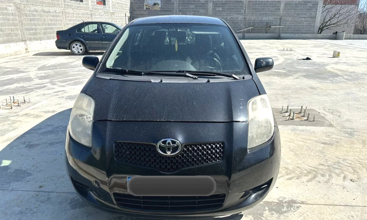 Toyota Yaris - Manulale - 30 Euro dita 