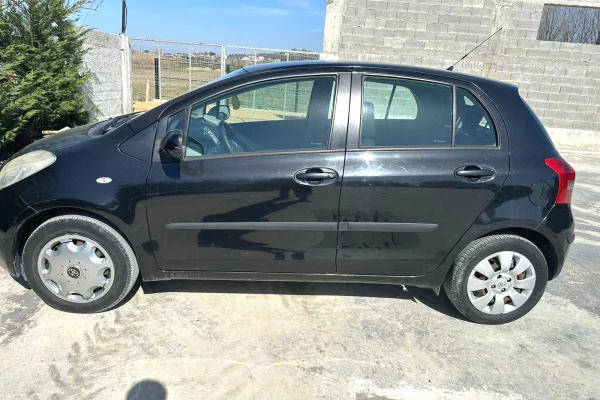Toyota Yaris - Manulale - 30 Euro dita 