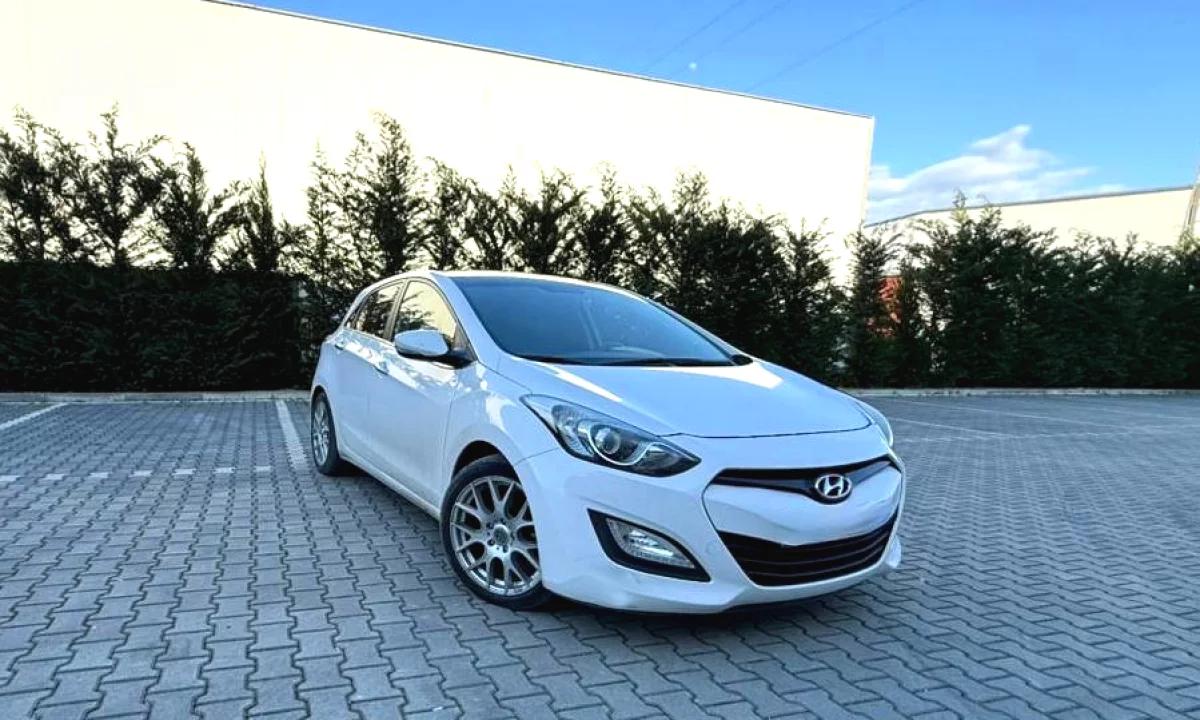Hyundai i30 – Ekonomike & Praktike nga vetem 25Euro/dite!