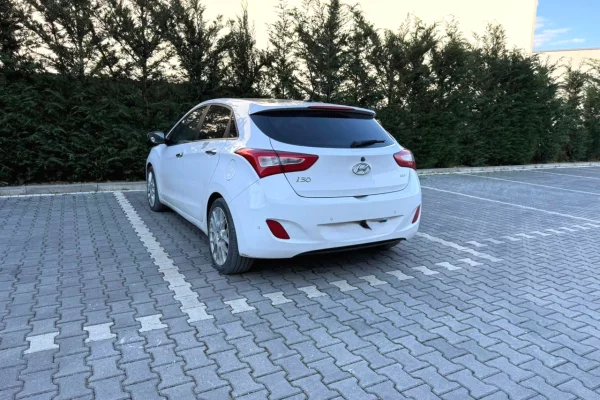 Hyundai i30 – Ekonomike & Praktike nga vetem 25Euro/dite!