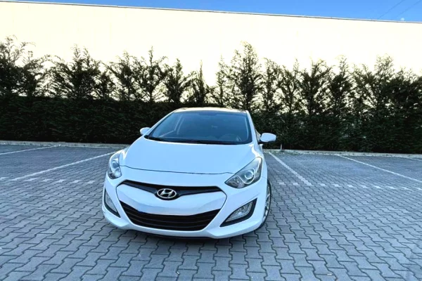 Hyundai i30 – Ekonomike & Praktike nga vetem 25Euro/dite!