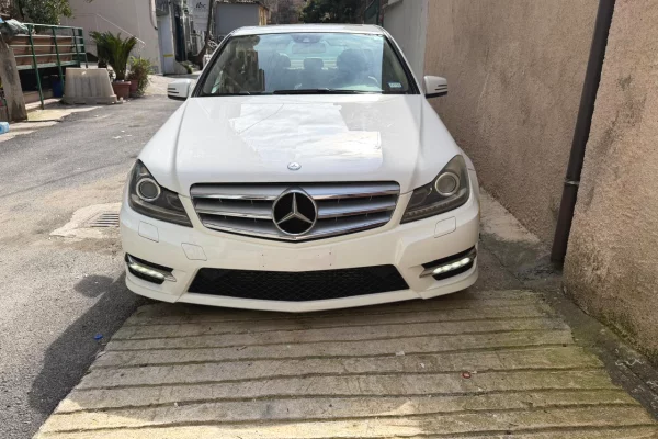 Mercedes-Benz C-Class 250 2014 Ne Tirane – Automatike | 1.8 Benzinë | Baxha | Nga 50€/ditë