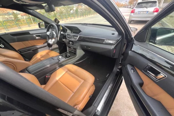 Mercedes-Benz E-Class 2011 – Automatike | 3.5 Nafte | Panoramic | Nga  60Euro/dite