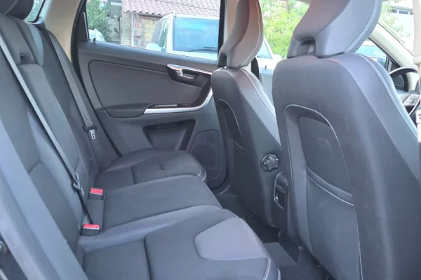 SUV Komod Volvo XC60 me Qera 29 euro dita