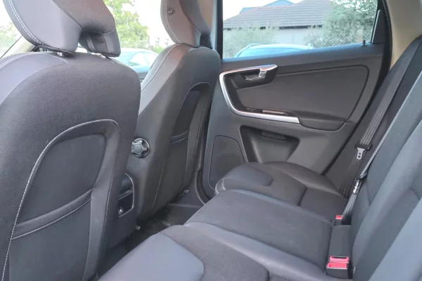 SUV Komod Volvo XC60 me Qera 29 euro dita