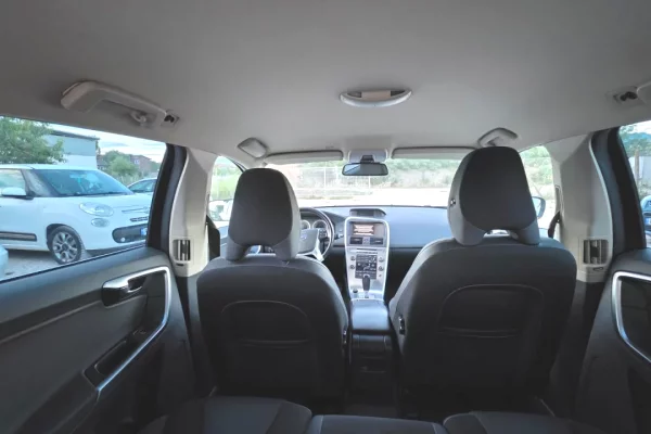 SUV Komod Volvo XC60 me Qera 29 euro dita