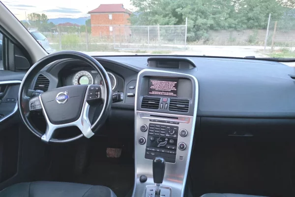 SUV Komod Volvo XC60 me Qera 29 euro dita