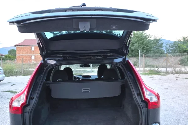 SUV Komod Volvo XC60 me Qera 29 euro dita