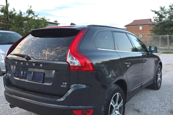 SUV Komod Volvo XC60 me Qera 29 euro dita